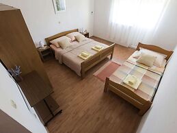 Nice Apartment With Private Roofed Terrace, Near the Sea and National 