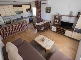 Nice Apartment With Private Roofed Terrace, Near the Sea and National