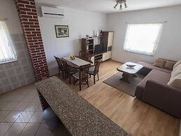 Nice Apartment With Private Roofed Terrace, Near the Sea and National