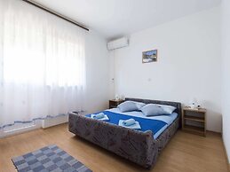 Nice Apartment With Private Roofed Terrace, Near the Sea and National