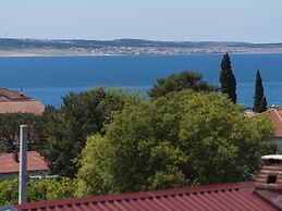 Nice Apartment With Private Roofed Terrace, Near the Sea and National
