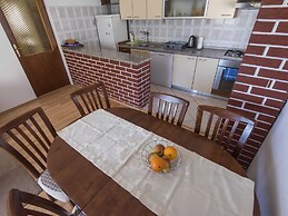 Nice Apartment With Private Roofed Terrace, Near the Sea and National