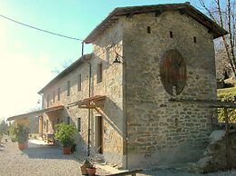 Beautiful Cottage in Pescia with Hot Tub