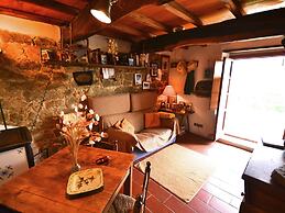 Beautiful Cottage in Pescia with Hot Tub