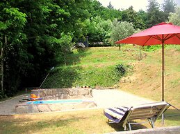 Beautiful Cottage in Pescia with Hot Tub