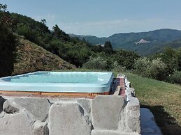 Beautiful Cottage in Pescia with Hot Tub