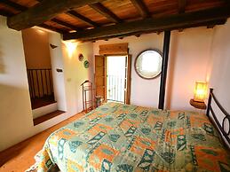 Beautiful Cottage in Pescia with Hot Tub