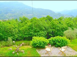 Beautiful Cottage in Pescia with Hot Tub