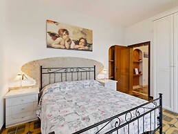 Belvilla by OYO Pleasant Apartment With Courtyard