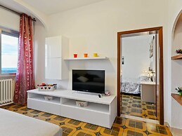 Belvilla by OYO Pleasant Apartment With Courtyard