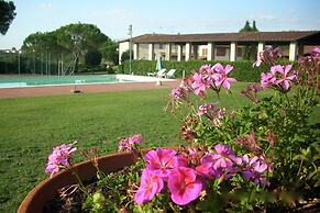 Country House With Pool and Court