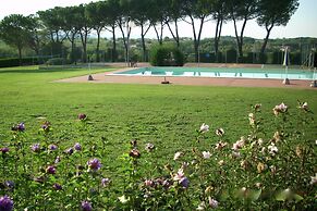 Country House With Pool and Court