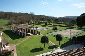 Country House With Pool and Court