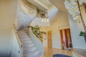 Skyway-extravagant & Luxury Views W/deck & Bar