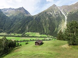 Spacious Apartment in Längenfeld near Ötz Valley Alps