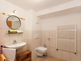 Spacious Apartment in Längenfeld near Ötz Valley Alps