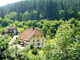 Country-style Flat With Garden