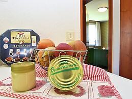 Country-style Flat With Garden