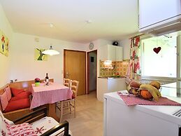 Country-style Flat With Garden