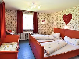 Country-style Flat With Garden