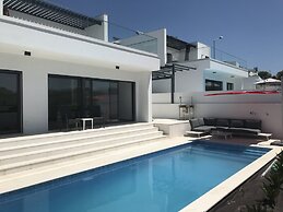 Comfortable Villa in Coto With Swimming Pool