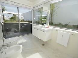 Modern Villa in Obidos Lisbon With Garden & Pool