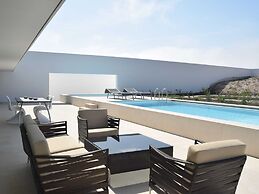 Modern Villa in Obidos Lisbon With Garden & Pool