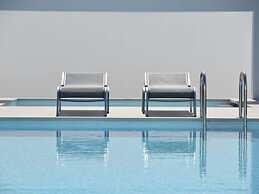 Modern Villa in Obidos Lisbon With Garden & Pool