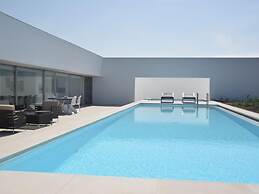 Modern Villa in Obidos Lisbon With Garden & Pool