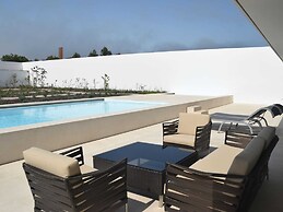 Modern Villa in Obidos Lisbon With Garden & Pool