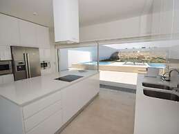 Modern Villa in Obidos Lisbon With Garden & Pool