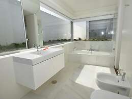 Modern Villa in Obidos Lisbon With Garden & Pool