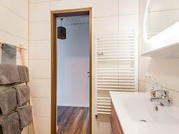 Child Friendly Apartment in Zell am See near Lake