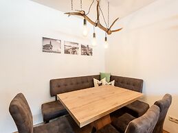 Child Friendly Apartment in Zell am See near Lake