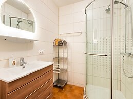 Child Friendly Apartment in Zell am See near Lake