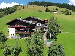Large Apartment in Maria Alm With Terrace