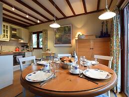 Comfortable Cottage Near Lake Cherapont