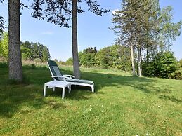 Comfortable Cottage Near Lake Cherapont
