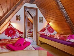 Rustic Holiday Home With Balcony