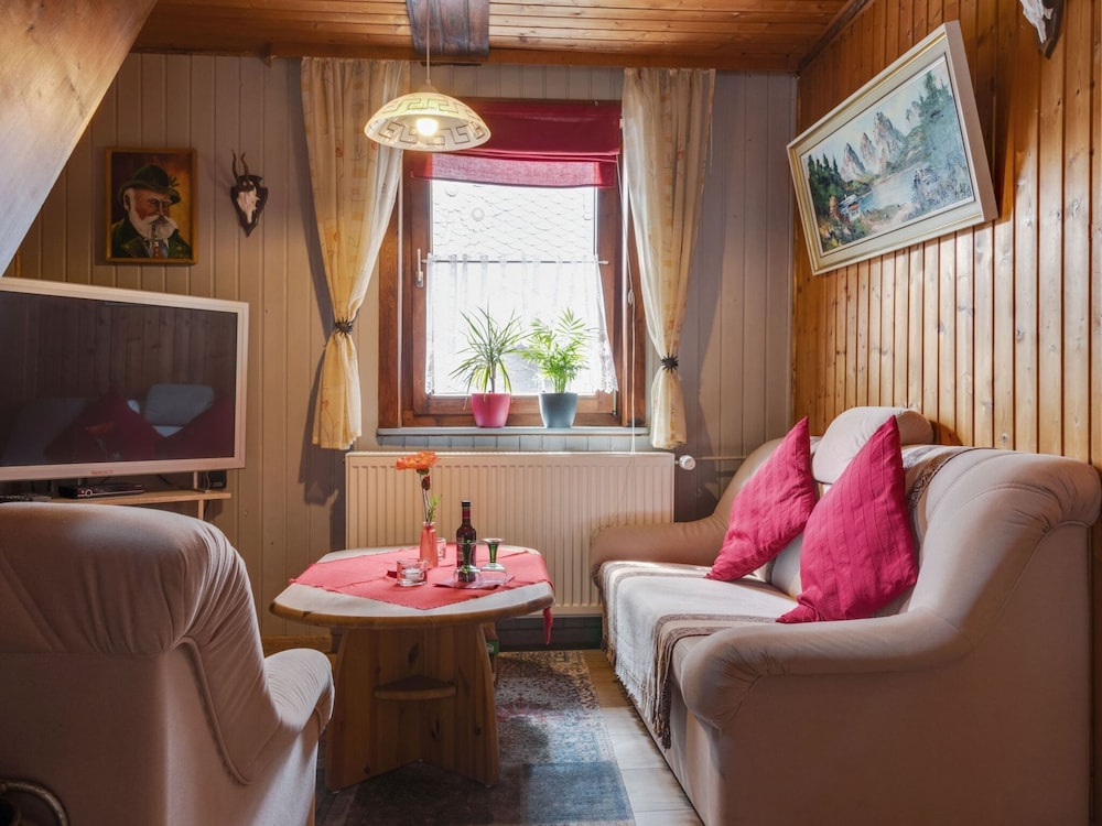 Rustic Holiday Home With Balcony