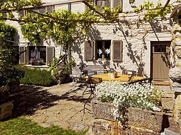 Charming Cottage in a Farm With Views