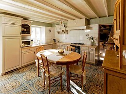 Charming Cottage in a Farm With Views