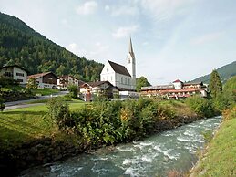 Lush Apartment in Silbertal With Garden