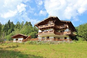 Spacious Chalet near Ski Area in Saalbach-Hinterglemm