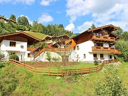 Spacious Chalet near Ski Area in Saalbach-Hinterglemm