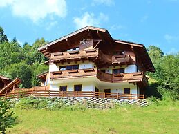 Spacious Chalet near Ski Area in Saalbach-Hinterglemm