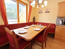 Large Chalet Apartment in Saalbach-hinterglemm