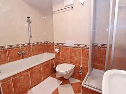 Large Chalet Apartment in Saalbach-hinterglemm