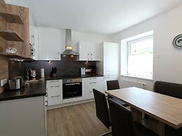 Nice Apartment in Detached House with Large Garden near Town Center & 