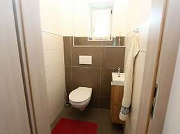 Nice Apartment in Detached House with Large Garden near Town Center & 